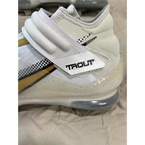 Nike Force Zoom Trout 7 Mens 7.5 Gold White Mid Metal Baseball Cleats Air Spikes - Picture 2 of 10